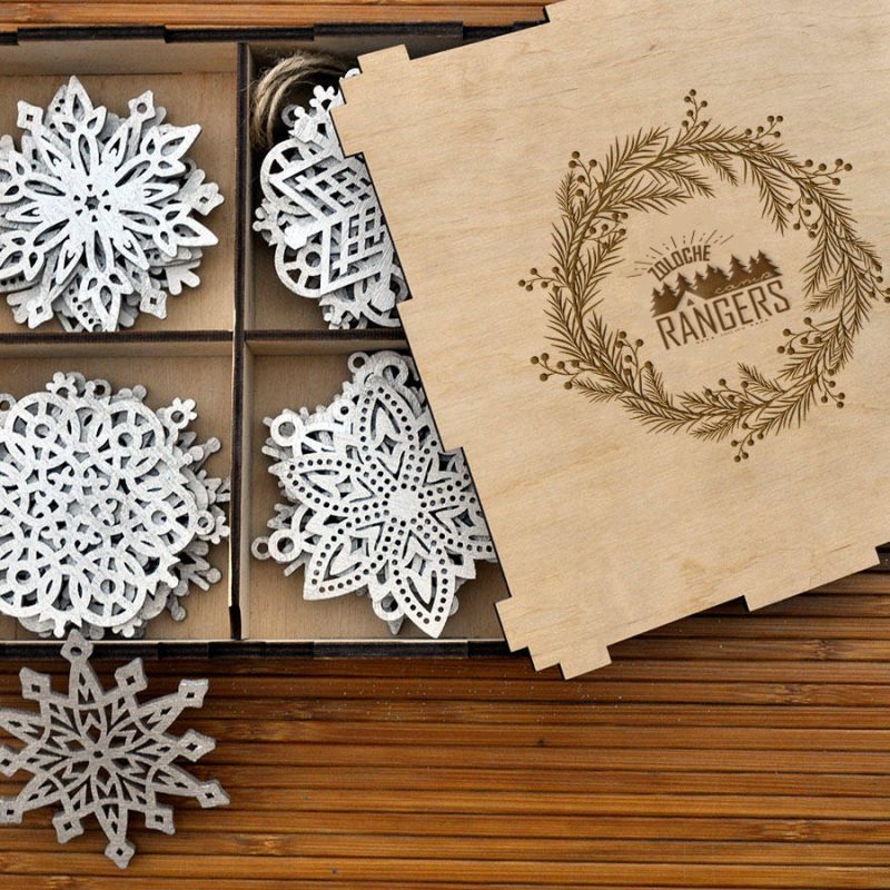 Набор снежинок из дерева с вашим логотипом
