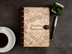 Книга  кулинарных рецептов в деревянной обложке «Семейные рецепты»