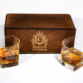 Два стакана для виски в подарочной деревянной коробке с гравировкой