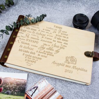Фотоальбом для молодят на весілля в дерев'яній обкладинці