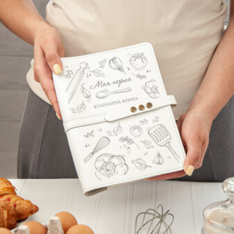 Перша кулінарна книга для смачних ідей та сімейних традицій